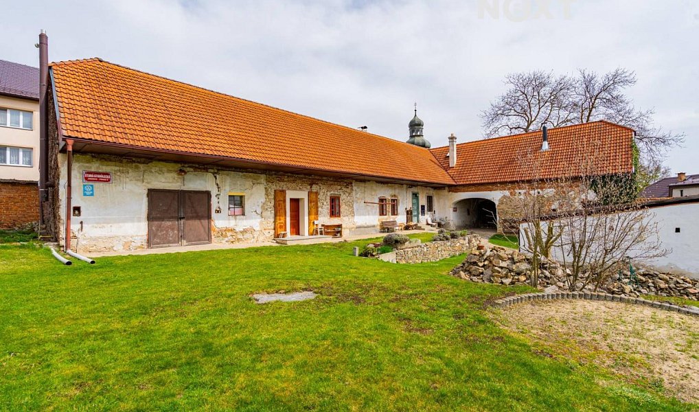 Prodej domu 560 m² s pozemkem 3 596 m², Chrášťany – náhled fotky 2