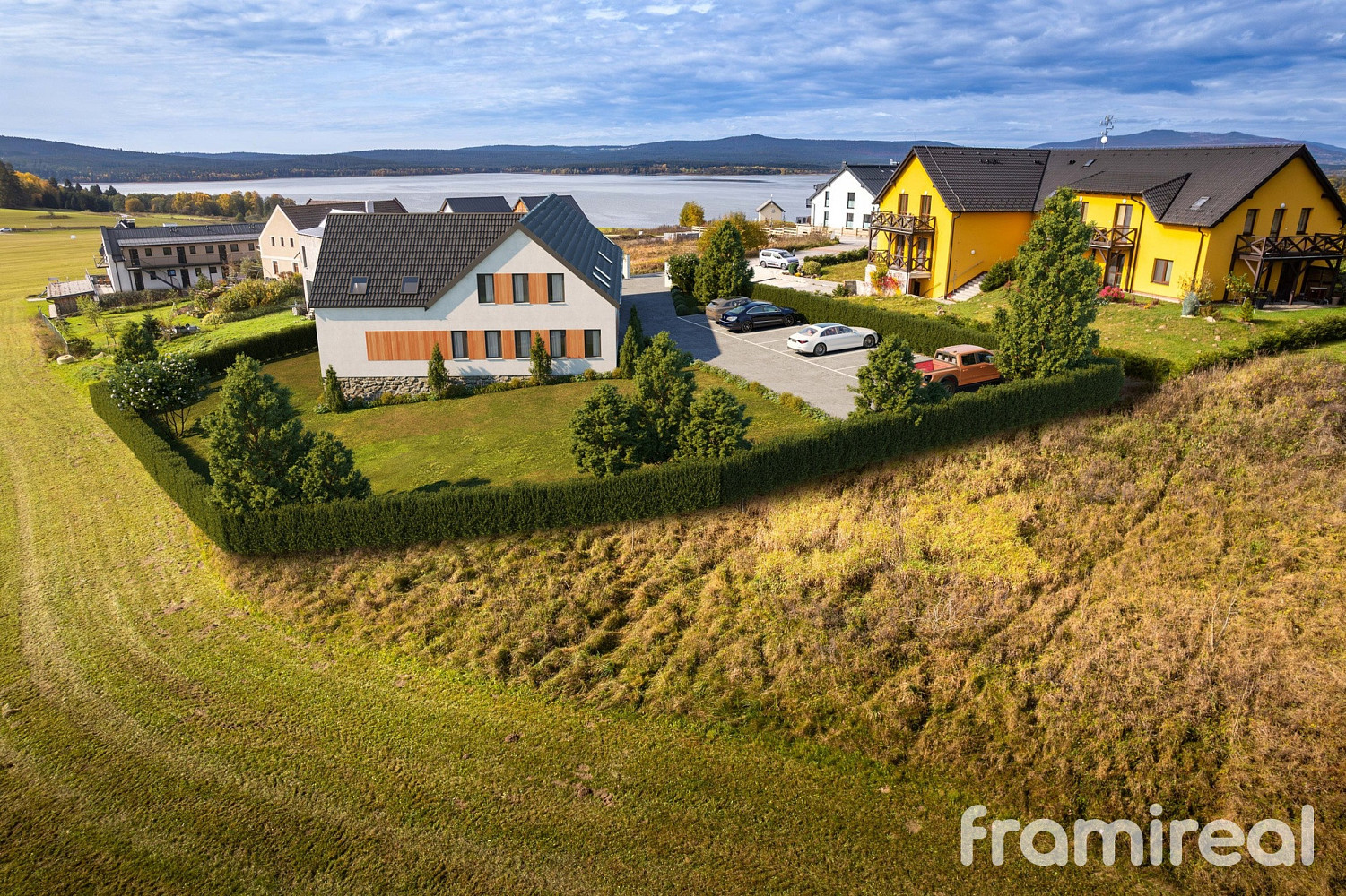 Prodej stavebního pozemku 1 696 m² – fotografie 3