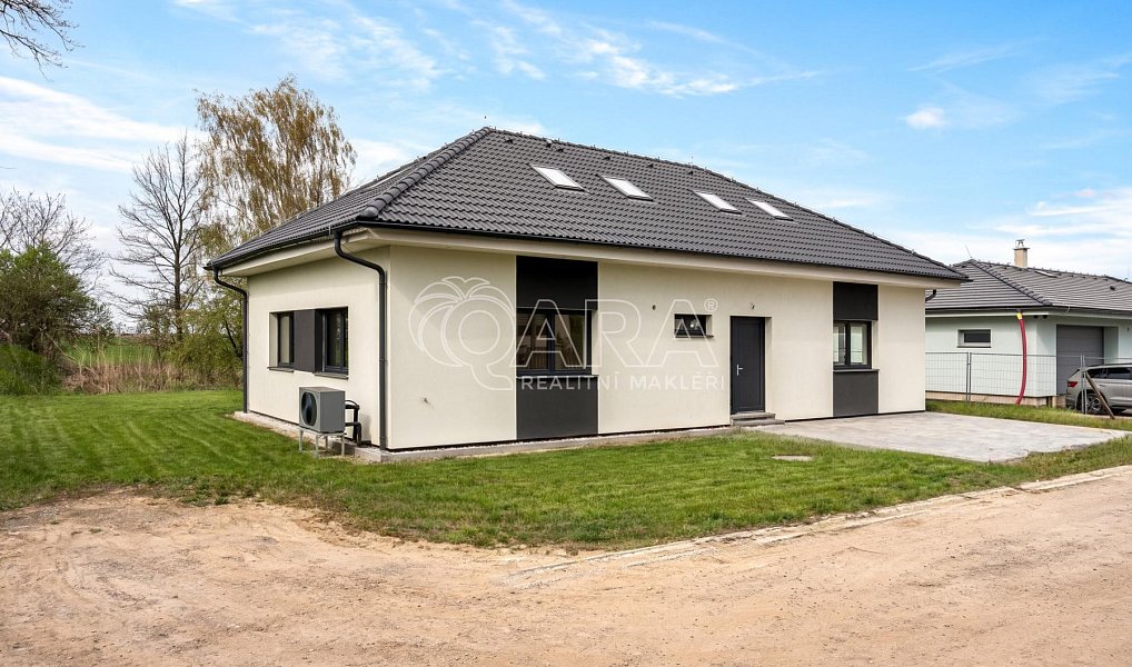 Prodej domu 190 m² s pozemkem 846 m², Rostoklaty – náhled fotky 3
