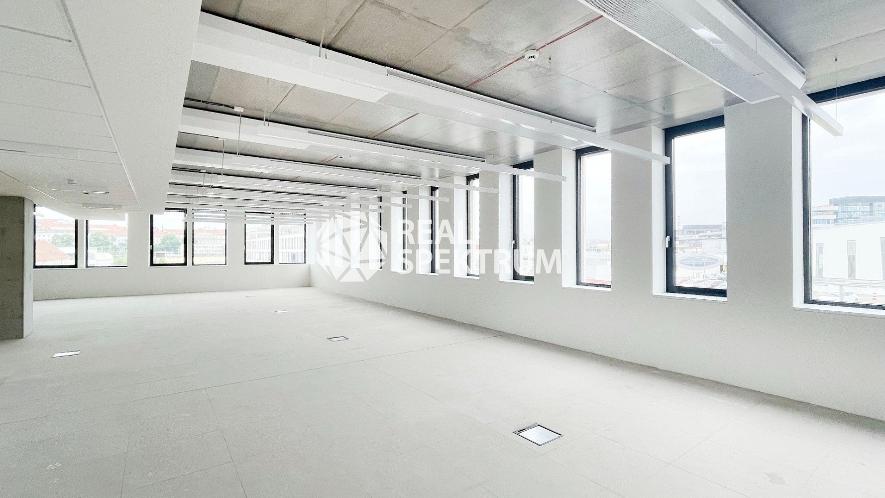 Pronájem kanceláře 886 m² – fotografie 4