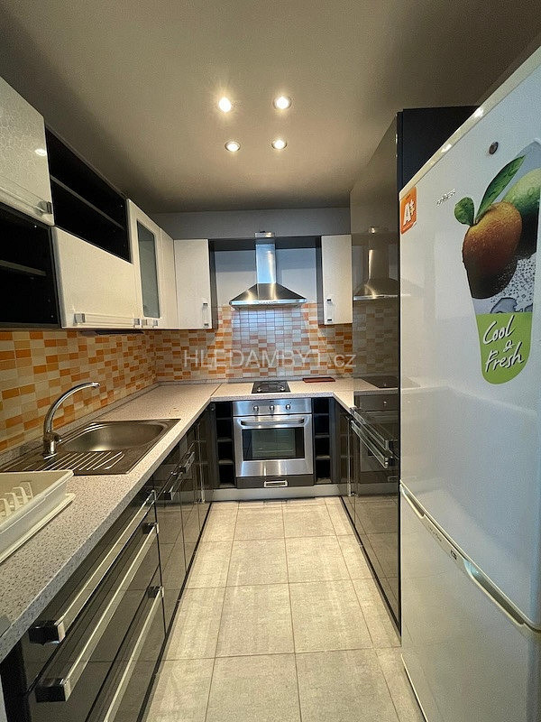 Pronájem bytu 2+kk 45 m² – fotografie 2