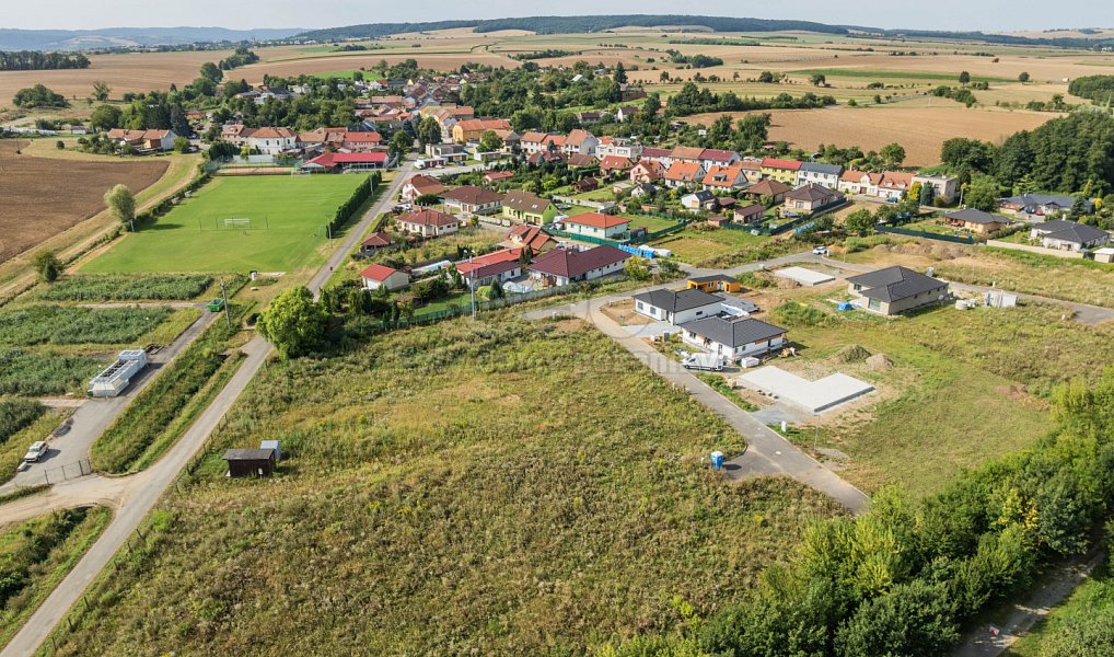 Prodej stavebního pozemku 1 642 m², Lutopecny – náhled fotky 4
