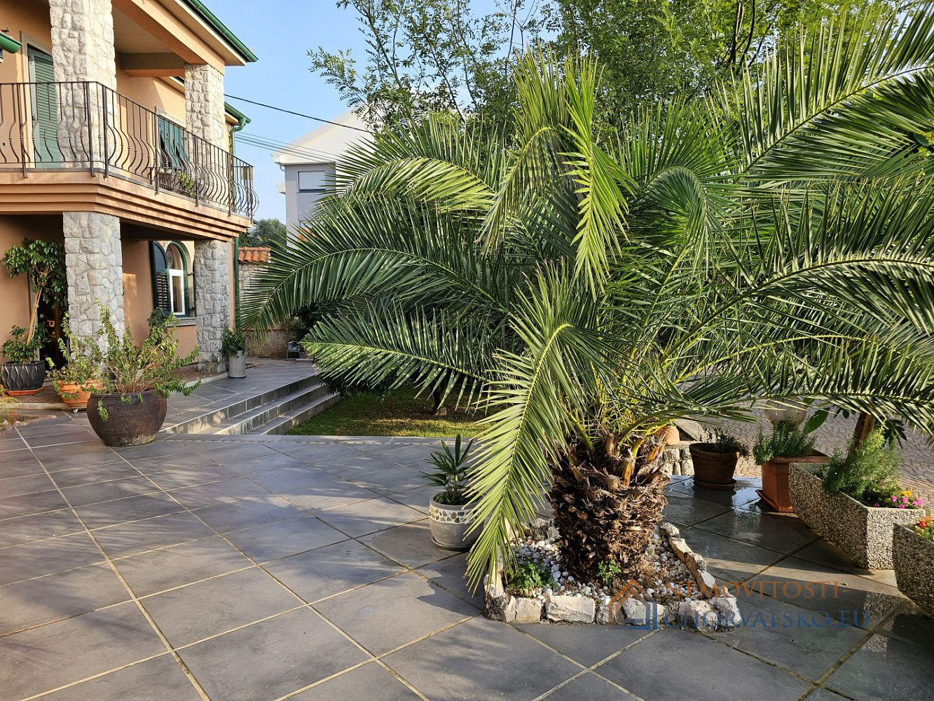 Prodej domu 235 m² s pozemkem 986 m² - Aanzicht 3