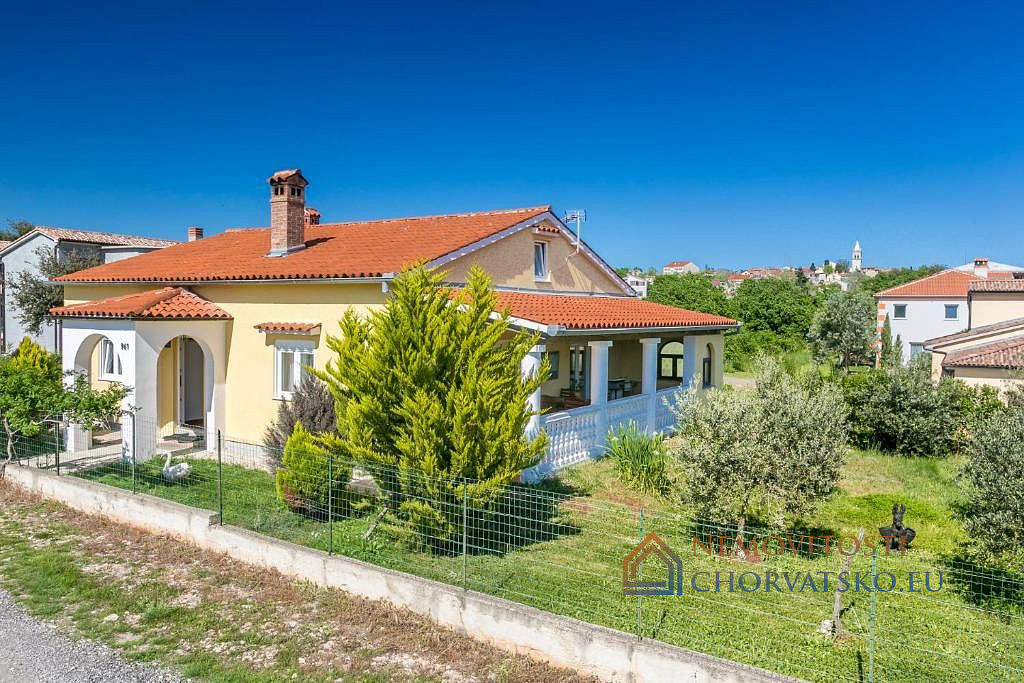 Prodej domu 139 m² s pozemkem 402 m² - Aanzicht 4