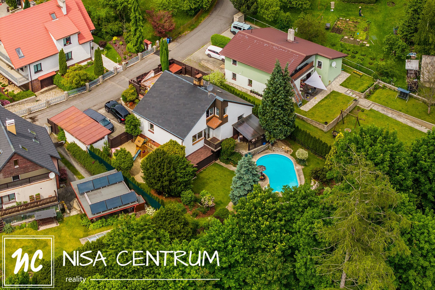 Prodej domu 270 m² s pozemkem 892 m² – fotografie 2