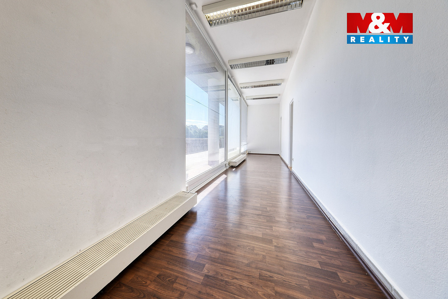 Pronájem obchodních prostor 53 m² – fotografie 4