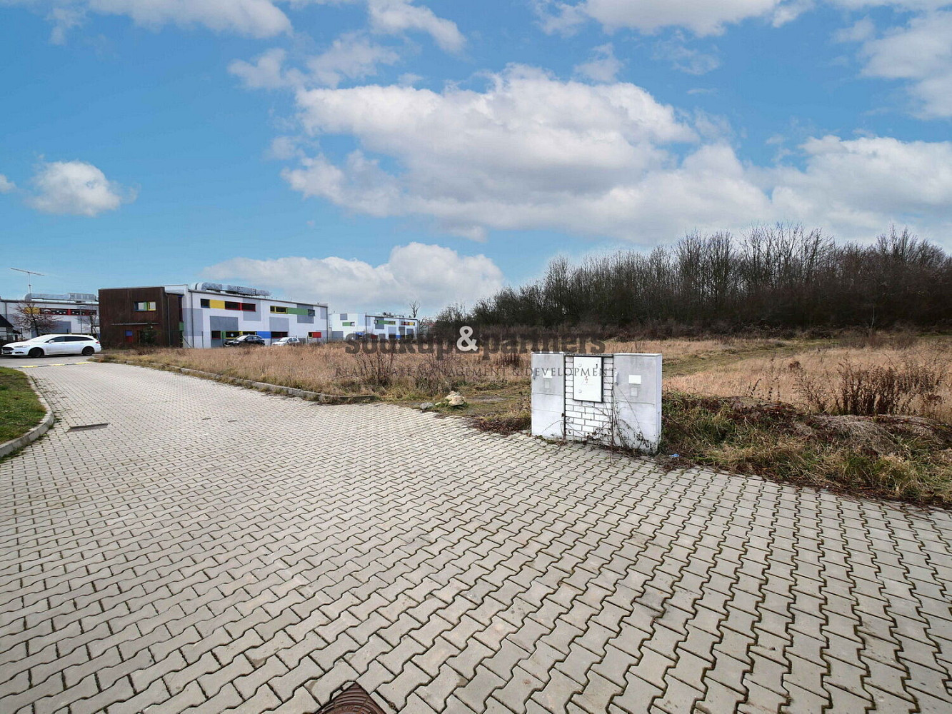 Prodej stavebního pozemku 2 306 m² – fotografie 2