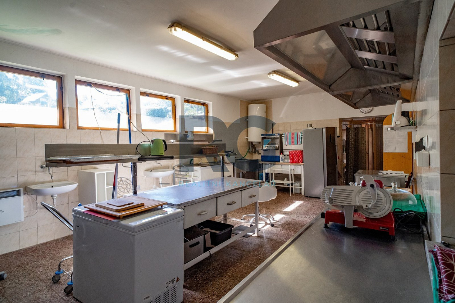 Prodej obchodních prostor 336 m² – fotografie 3