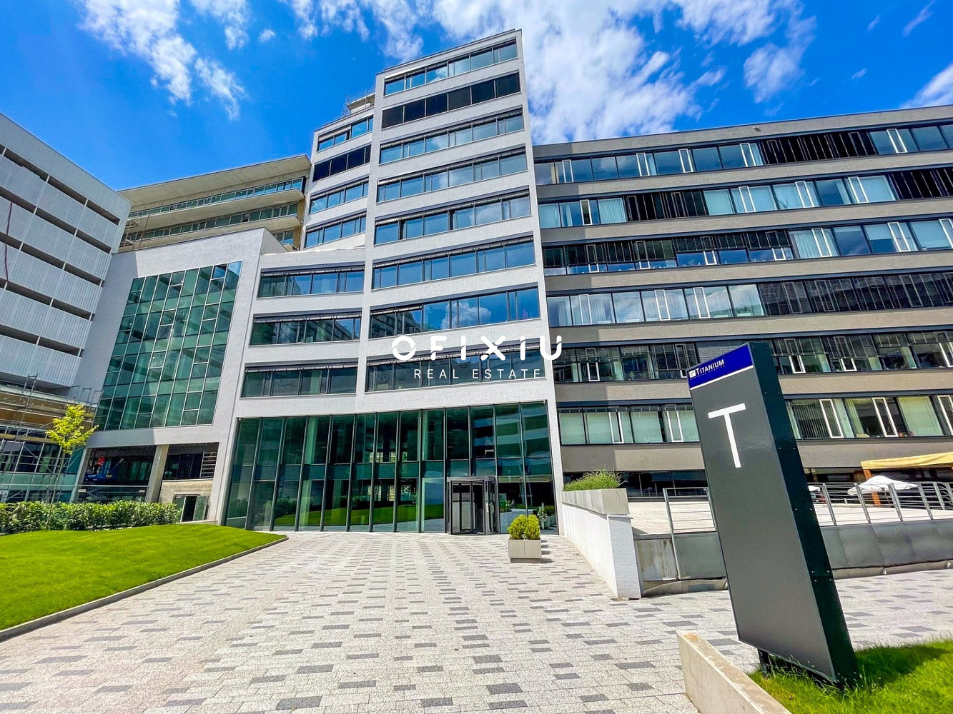 Pronájem kanceláře 300 m²