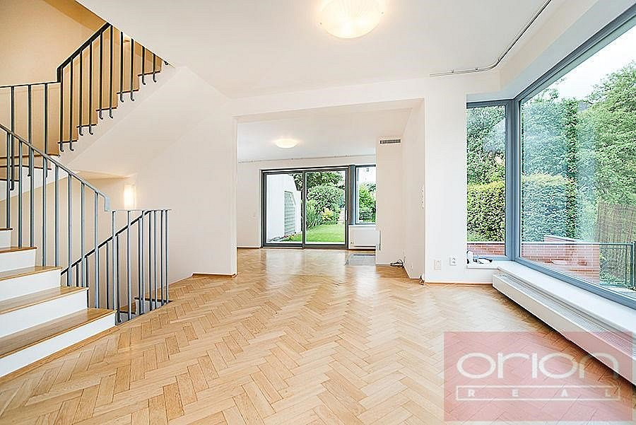 Pronájem domu 230 m² s pozemkem 550 m² – fotografie 3