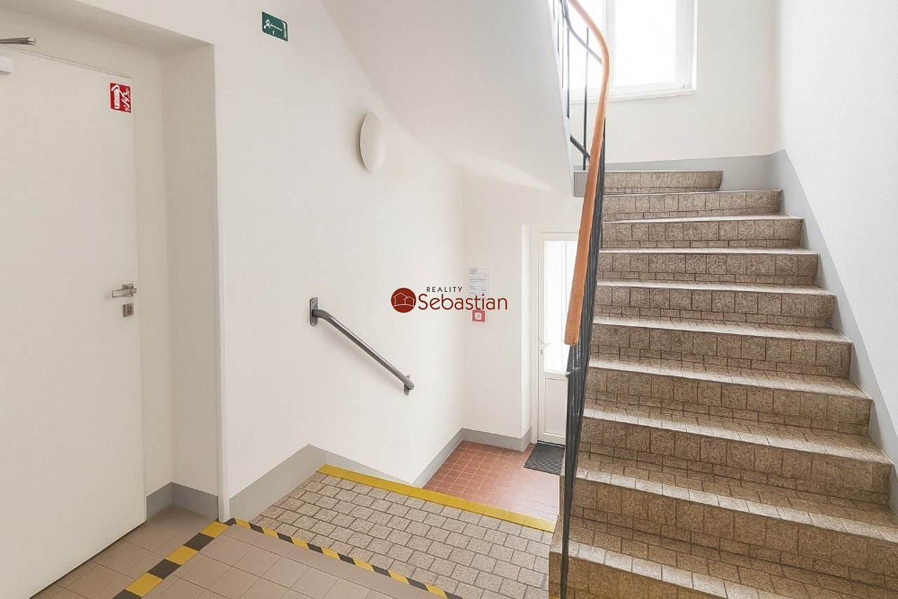 Pronájem kanceláře 17 m² – fotografie 2