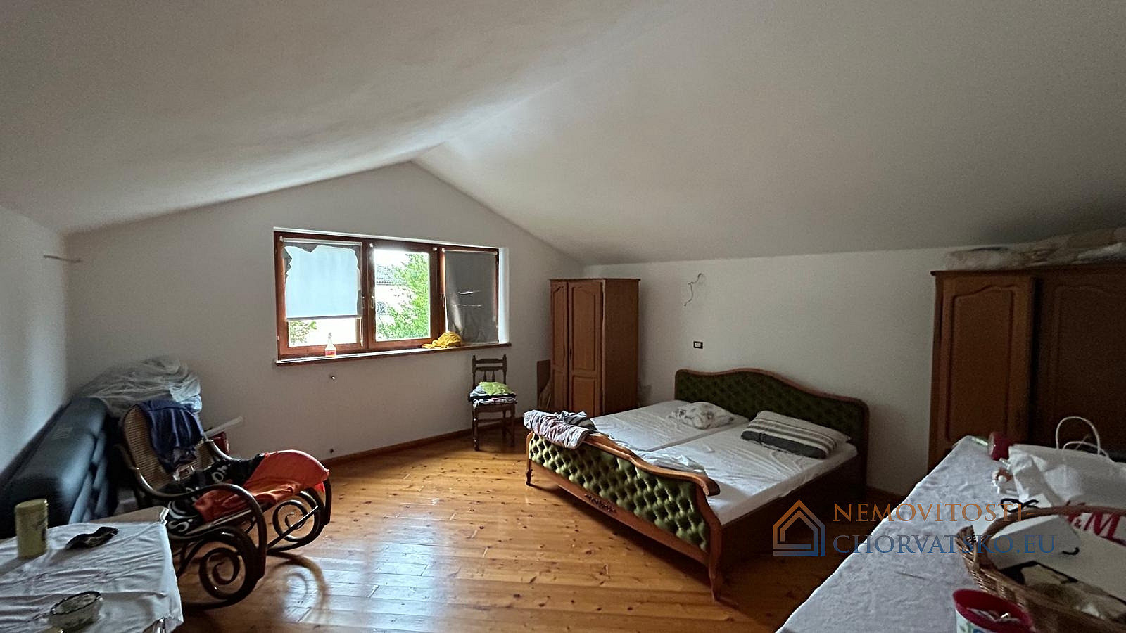 Prodej domu 250 m² s pozemkem 300 m² – pohled 2