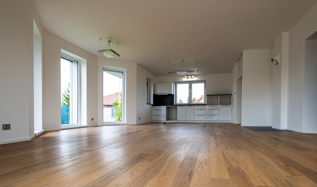Prodej domu 150 m² s pozemkem 695 m², Staré Jesenčany – náhled fotky 6