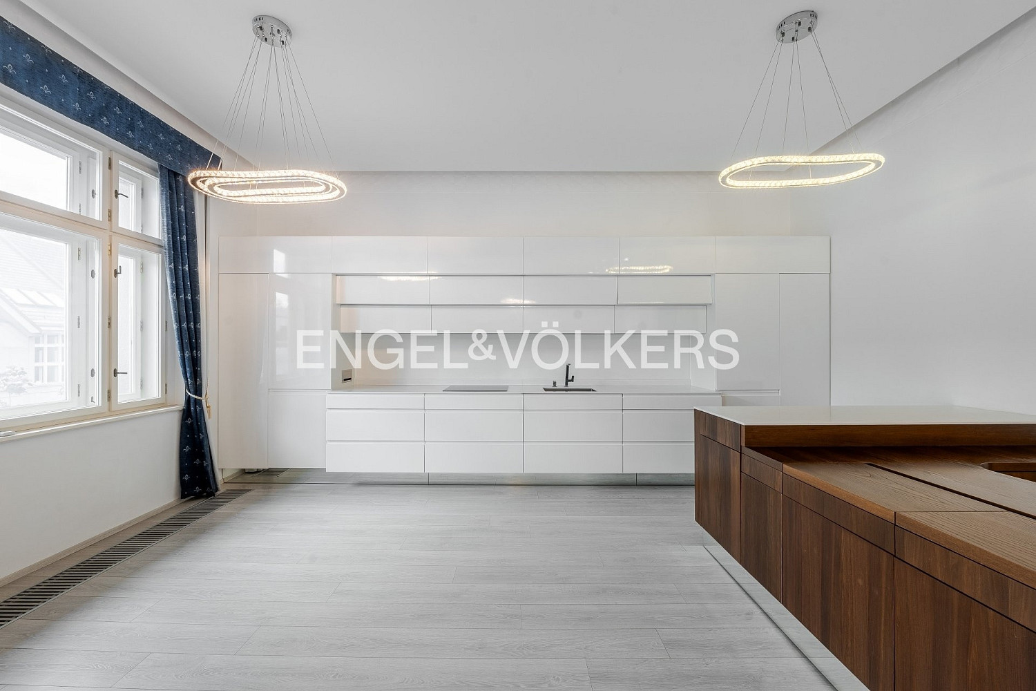Pronájem bytu 2+kk 81 m² – fotografie 2