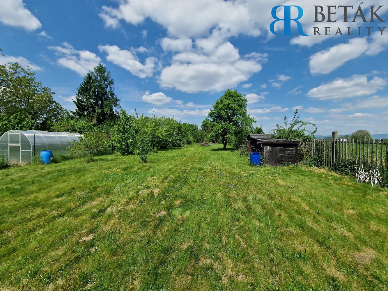 Prodej stavebního pozemku 1 409 m² – fotografie 2