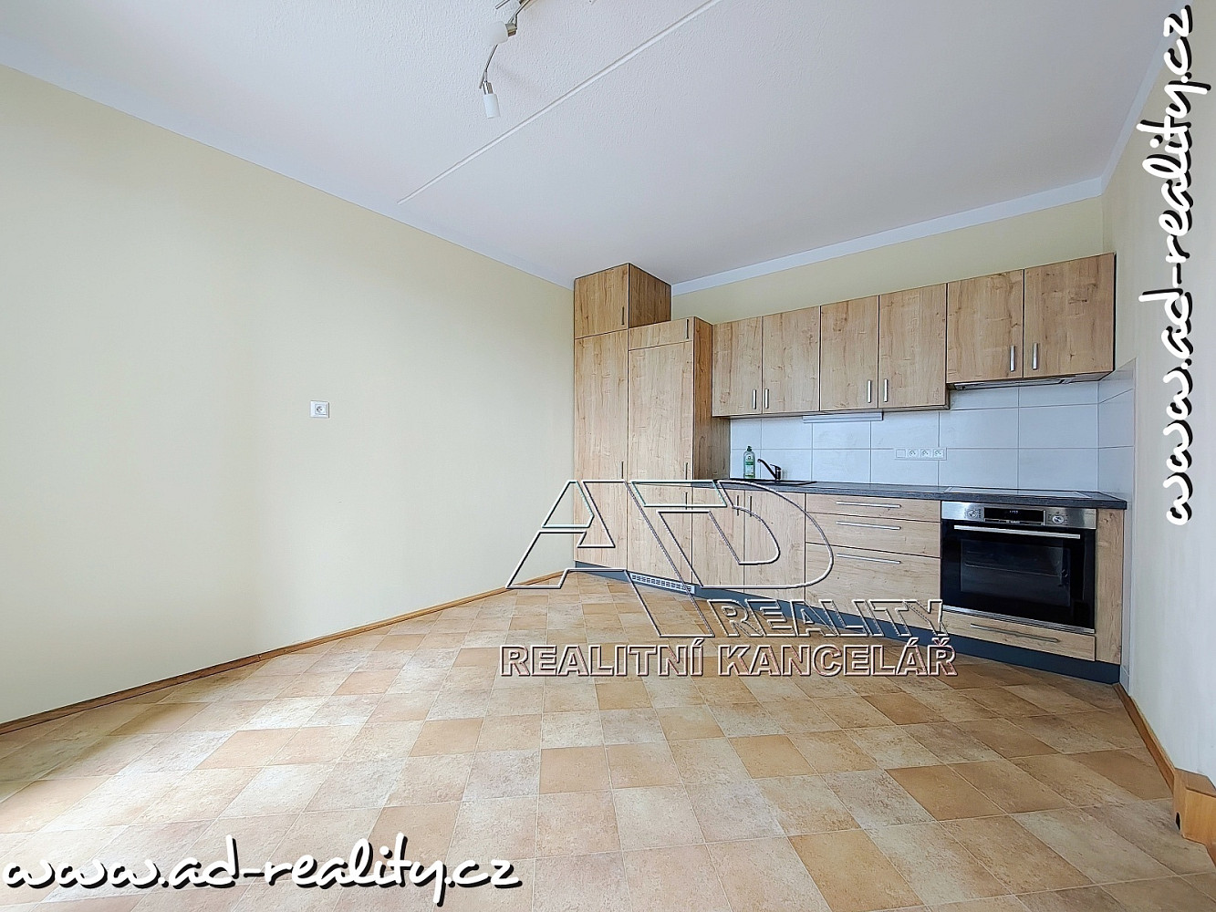 Pronájem bytu 2+kk 41 m² — photo 2