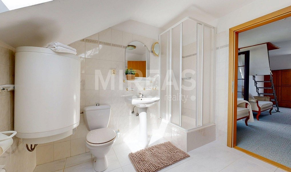 Prodej ubytovacího objektu 444 m², Stožec – náhled fotky 19