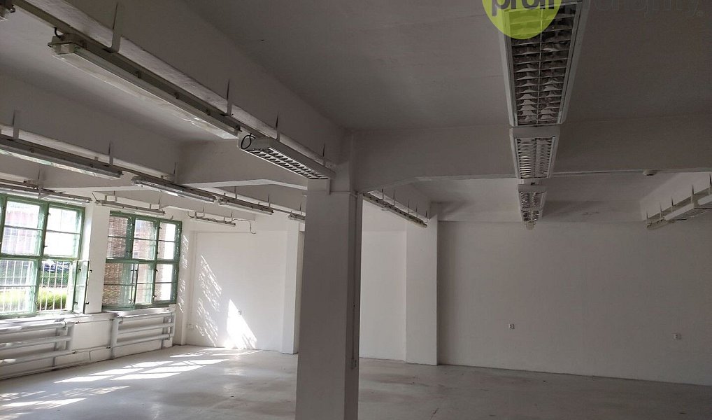 Pronájem skladovacích prostor 374 m², Zlín – náhled fotky 3