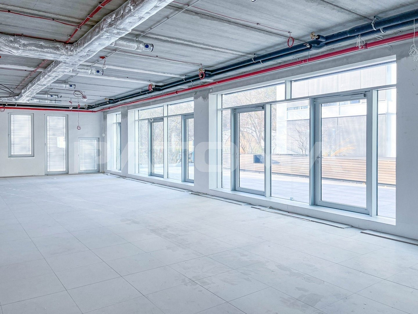 Pronájem kanceláře 877 m² – fotografie 2