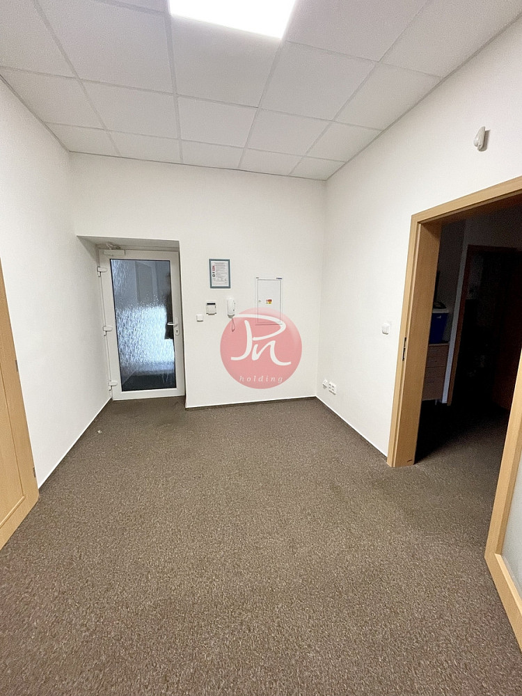 Pronájem kanceláře 78 m² – fotografie 4