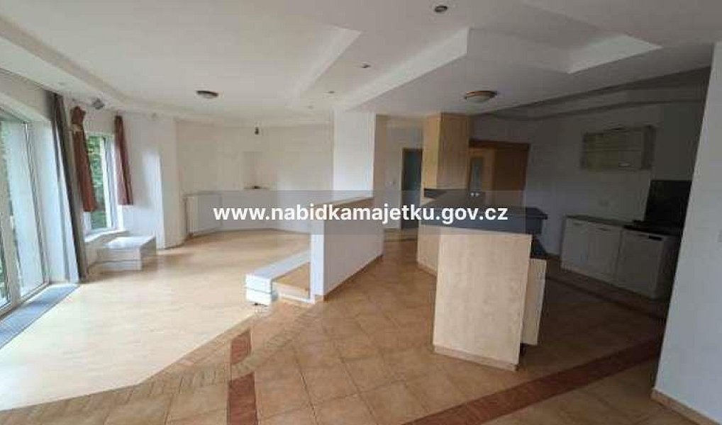 Prodej domu 340 m² s pozemkem 144 m², Zlín – náhled fotky 4