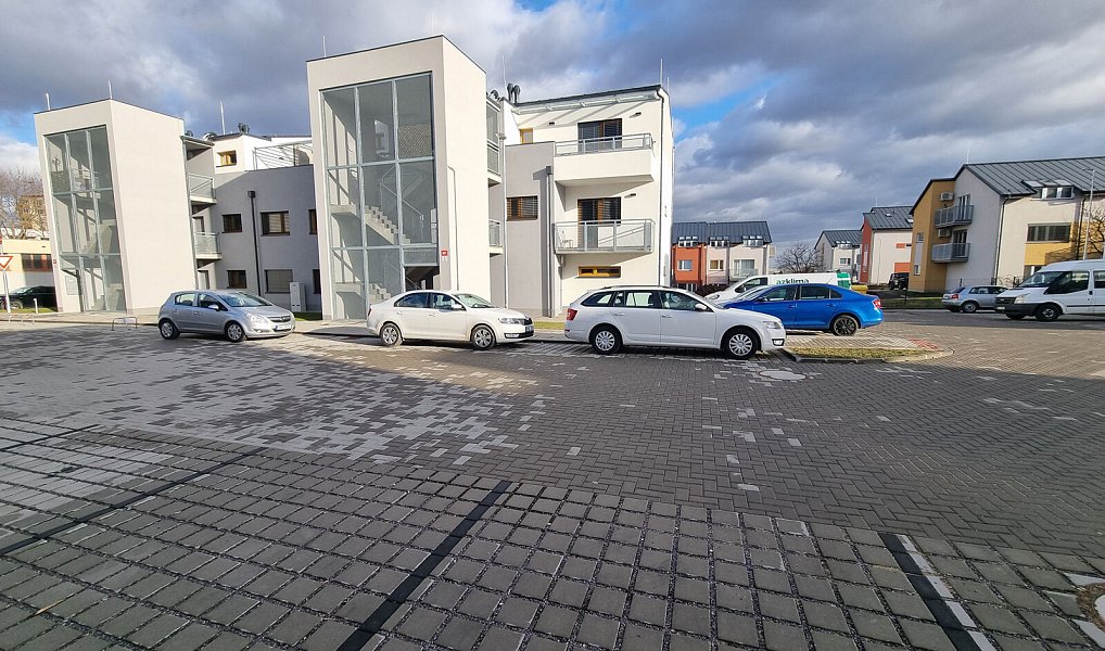 Prodej parkovacího stání, Znojmo – náhled fotky 3