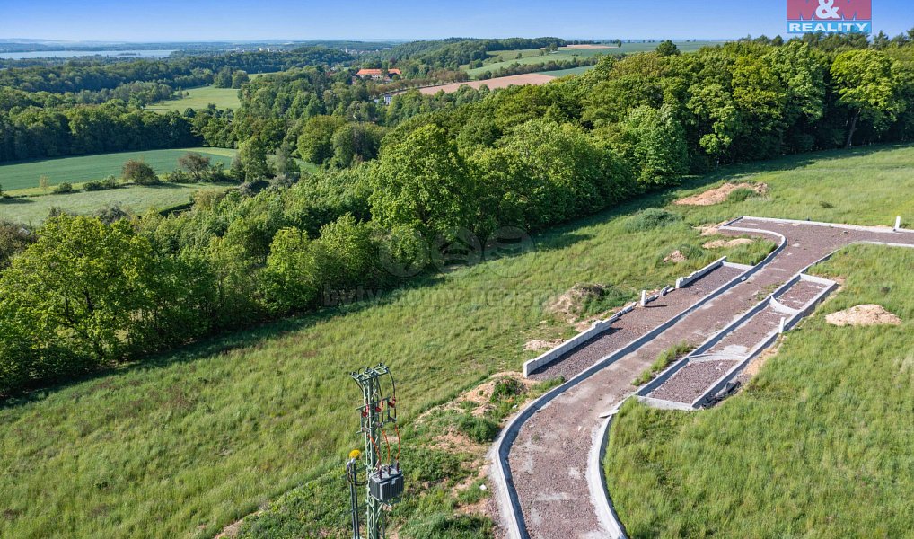 Prodej stavebního pozemku 1 547 m², Žernov – náhled fotky 2
