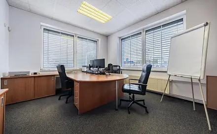Pronájem kanceláře 51 m², Vídeňská, Vestec, okres Praha-západ