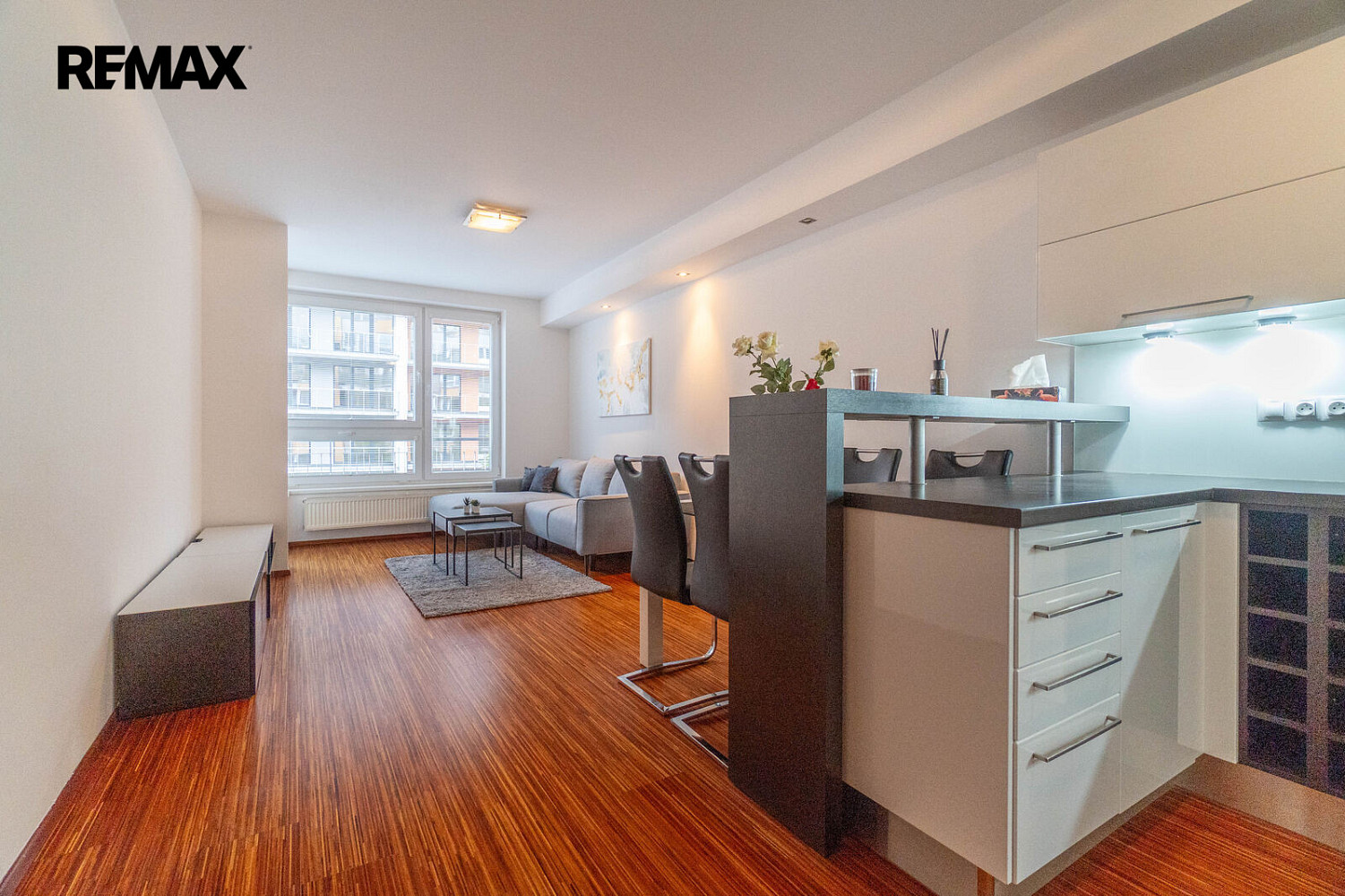 Pronájem bytu 2+kk 56 m² – fotografie 2