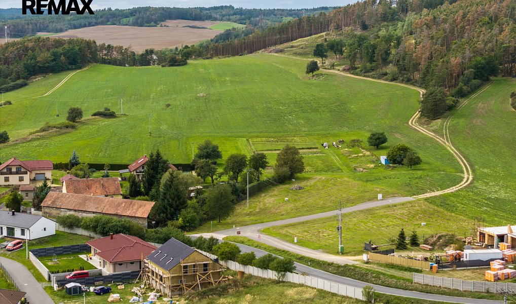 Prodej stavebního pozemku 1 183 m², Obory – náhled fotky 17