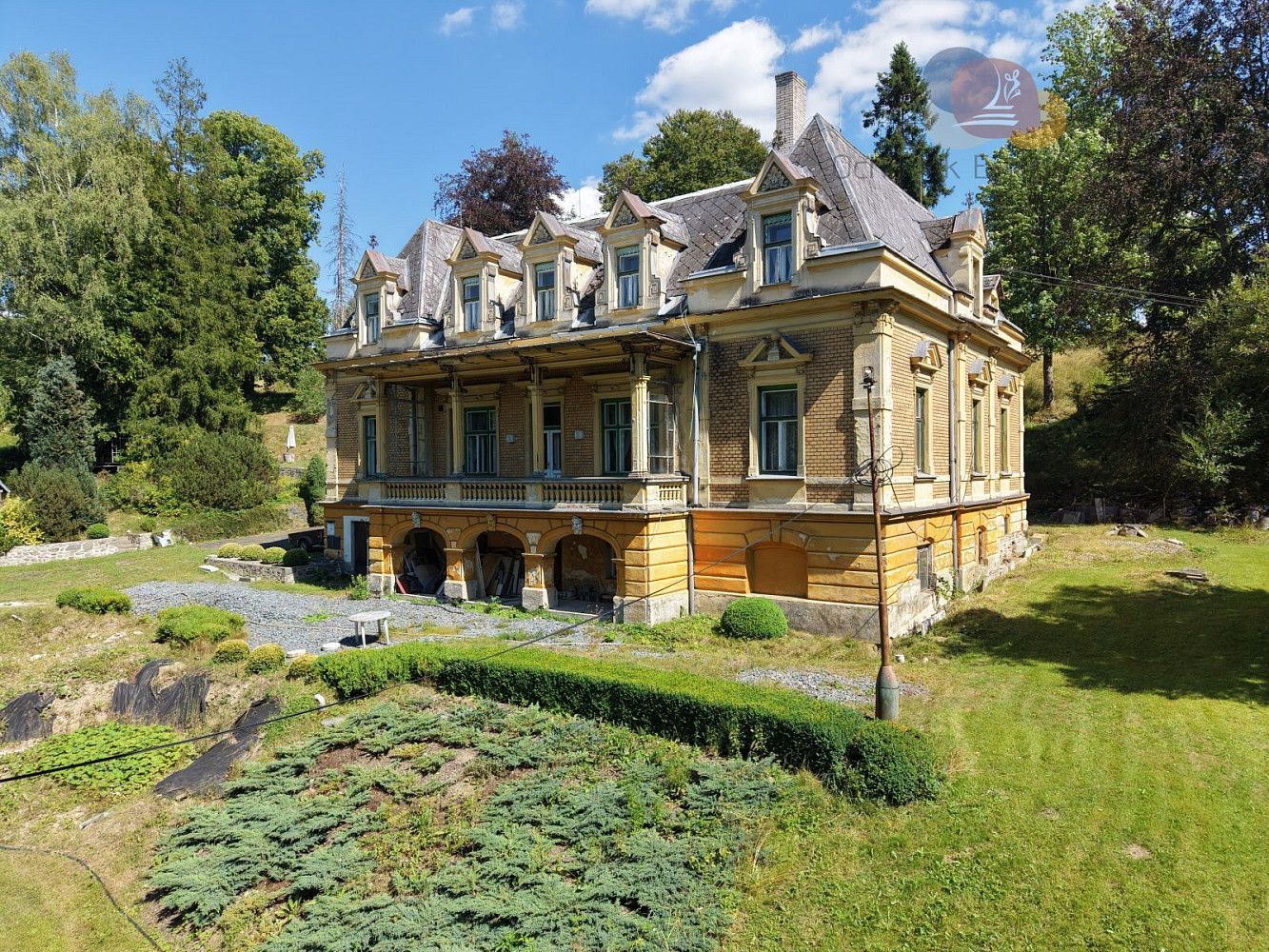 Prodej domu 640 m² s pozemkem 8 842 m²