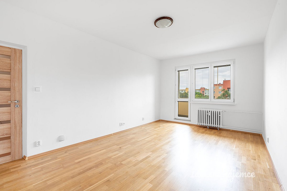 Pronájem bytu 2+1 45 m² – fotografie 4