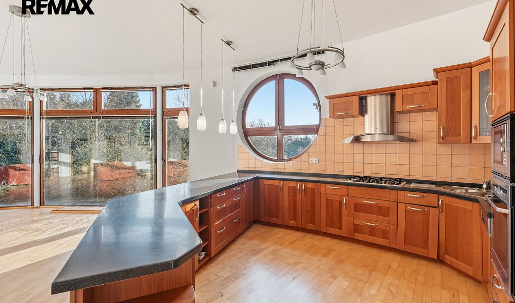 Prodej domu 311 m² s pozemkem 4 029 m², Velké Popovice – náhled fotky 9