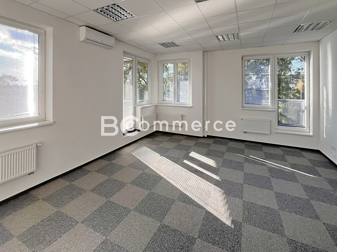 Pronájem kanceláře 61 m² — photo 3