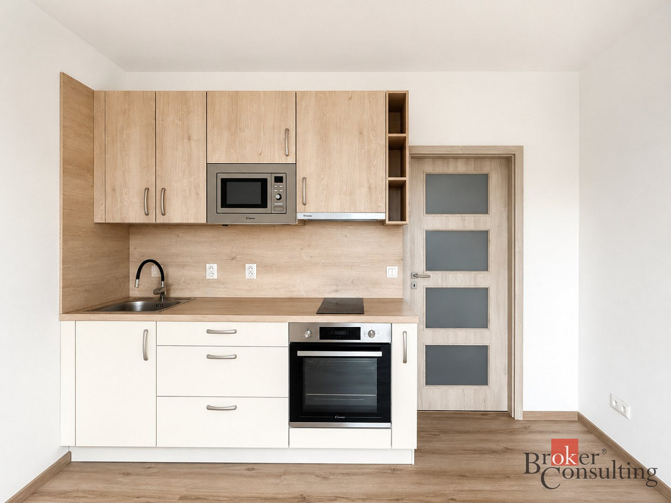 Pronájem bytu 1+kk 34 m² – fotografie 2