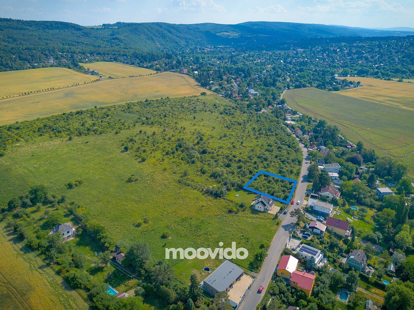 Prodej stavebního pozemku 744 m² – pohled 3