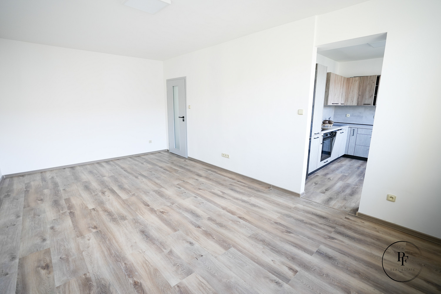 Pronájem bytu 3+1 87 m² — photo 2