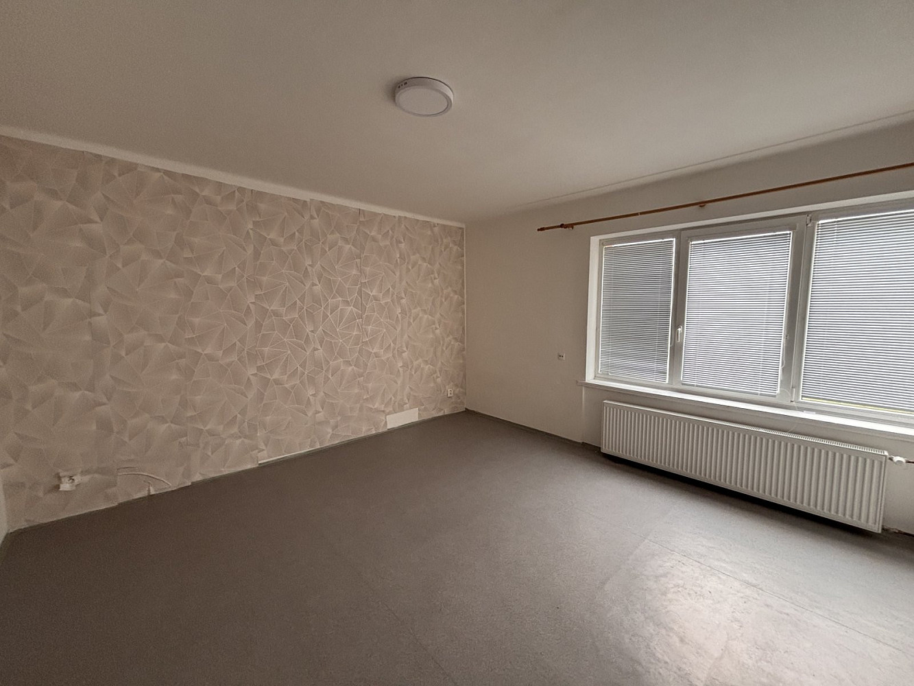 Pronájem bytu 1+1 40 m² - Widok 3