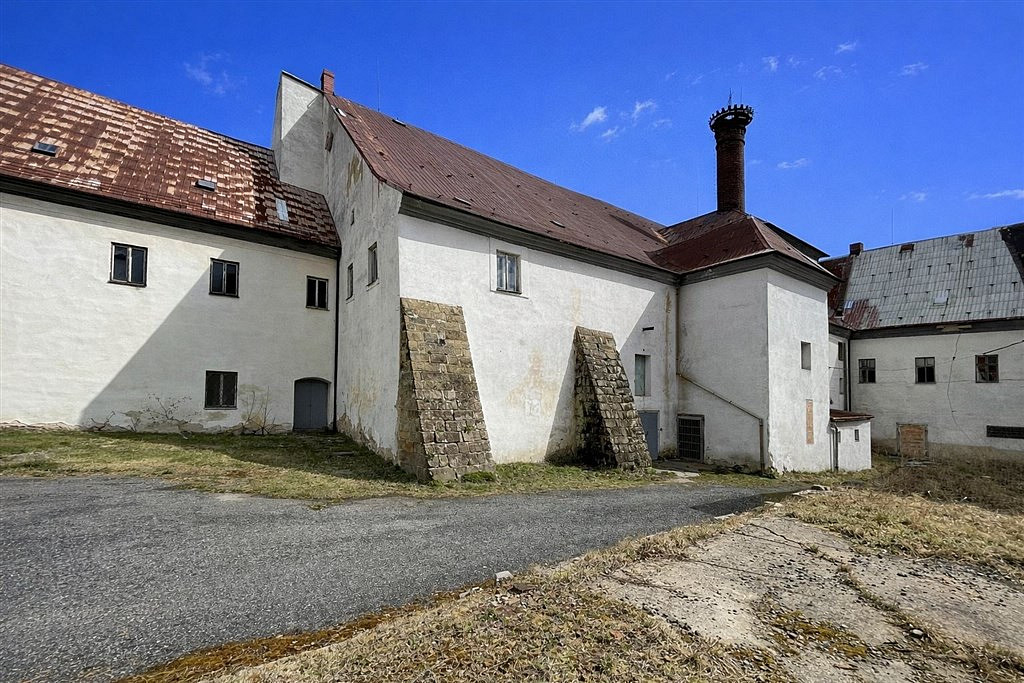 Prodej komerčního objektu (jiného typu) 3 000 m²