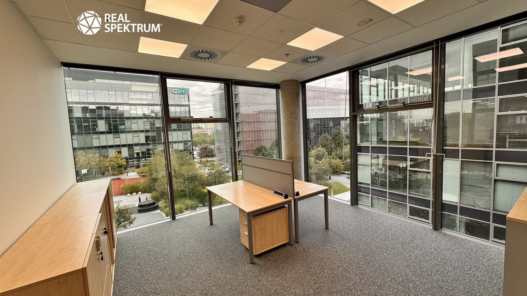Pronájem kanceláře 535 m² – fotografie 3