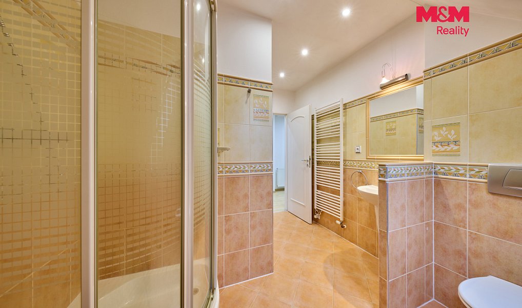 Pronájem domu 185 m² s pozemkem 1 755 m², Trutnov – náhled fotky 14