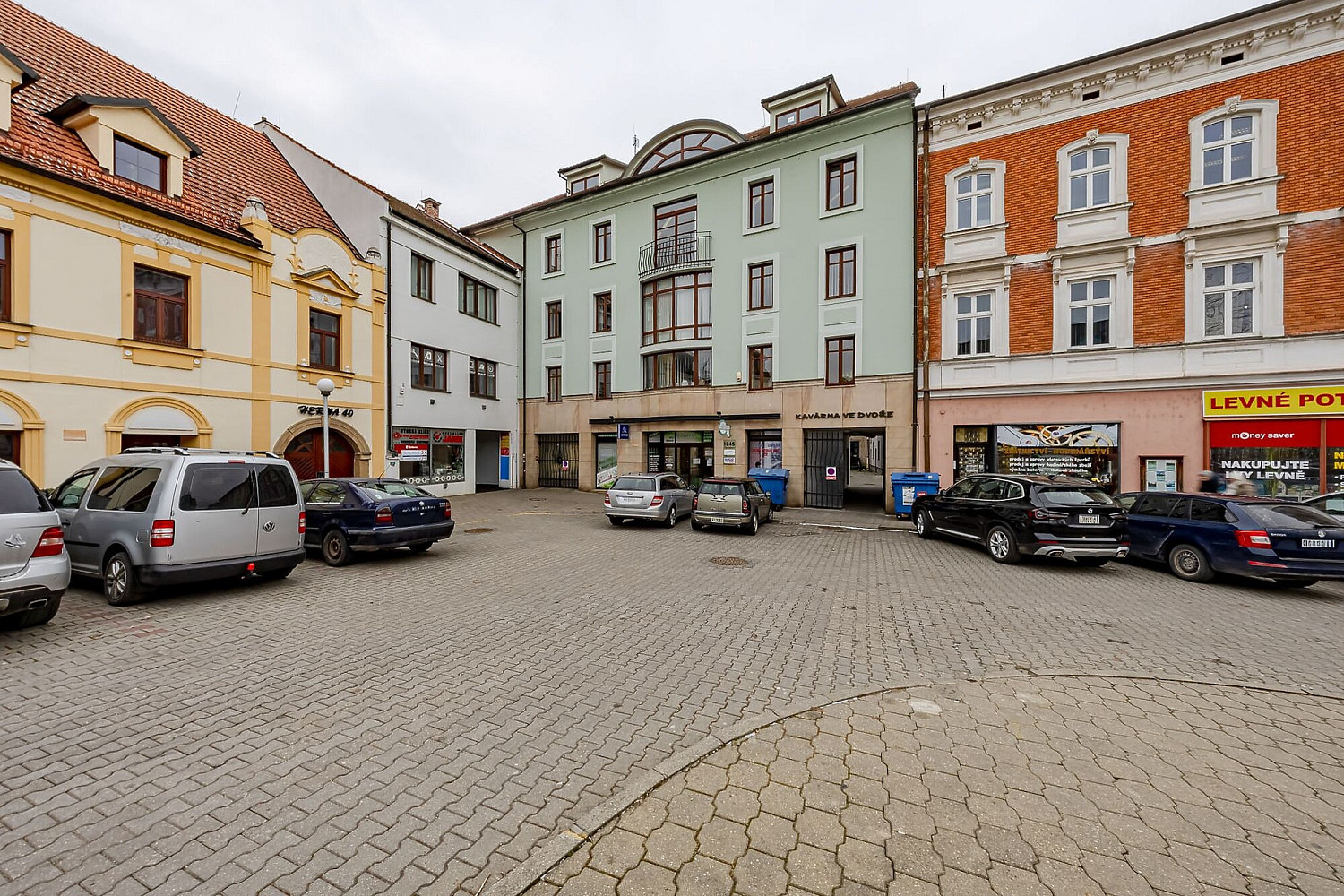 Prodej obchodních prostor 992 m²
