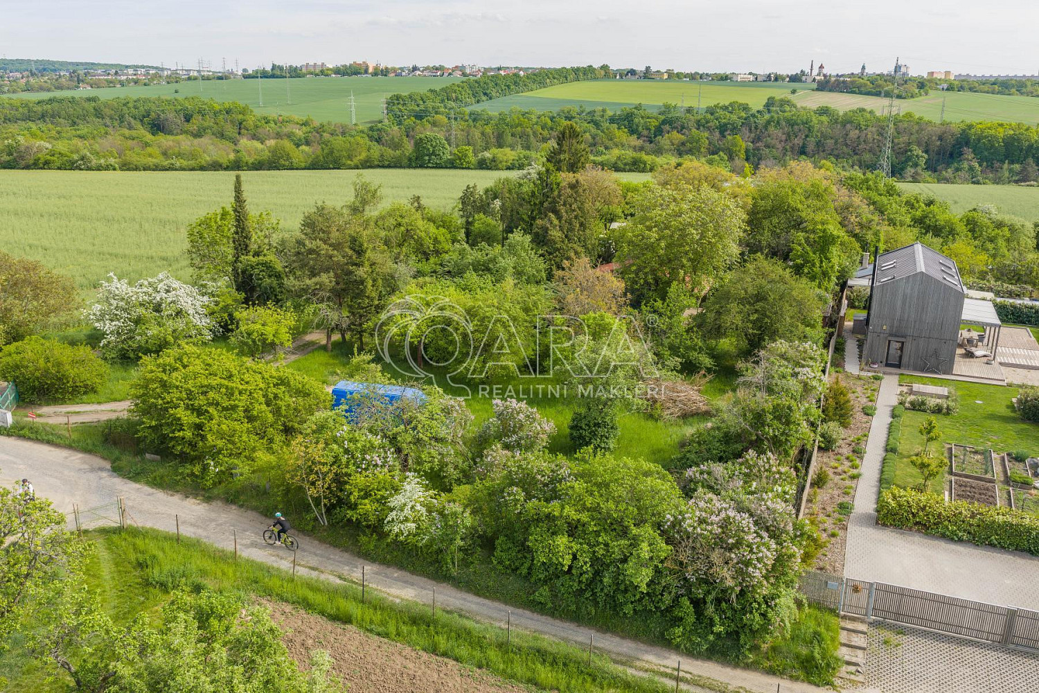 Prodej stavebního pozemku 2 578 m² – fotografie 2
