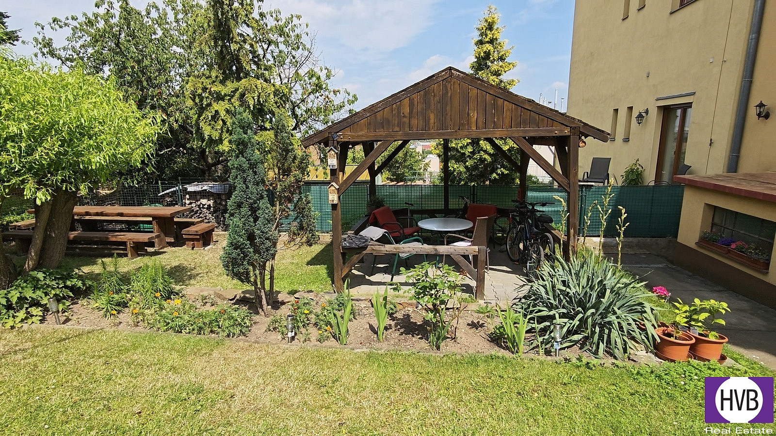 Prodej domu 255 m² s pozemkem 384 m² – pohled 4
