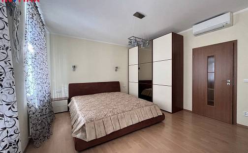 Prodej bytu 3+1 99 m², Dr. Davida Bechera, Karlovy Vary