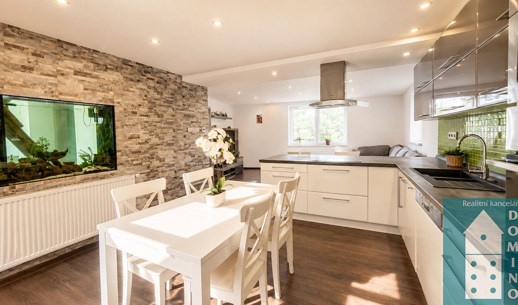 Prodej domu 241 m² s pozemkem 341 m², Halenkovice – náhled fotky 9