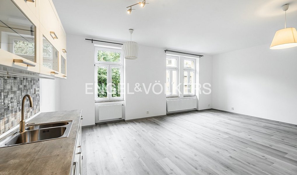 Pronájem bytu 2+kk 63 m², Praha – náhled fotky 3