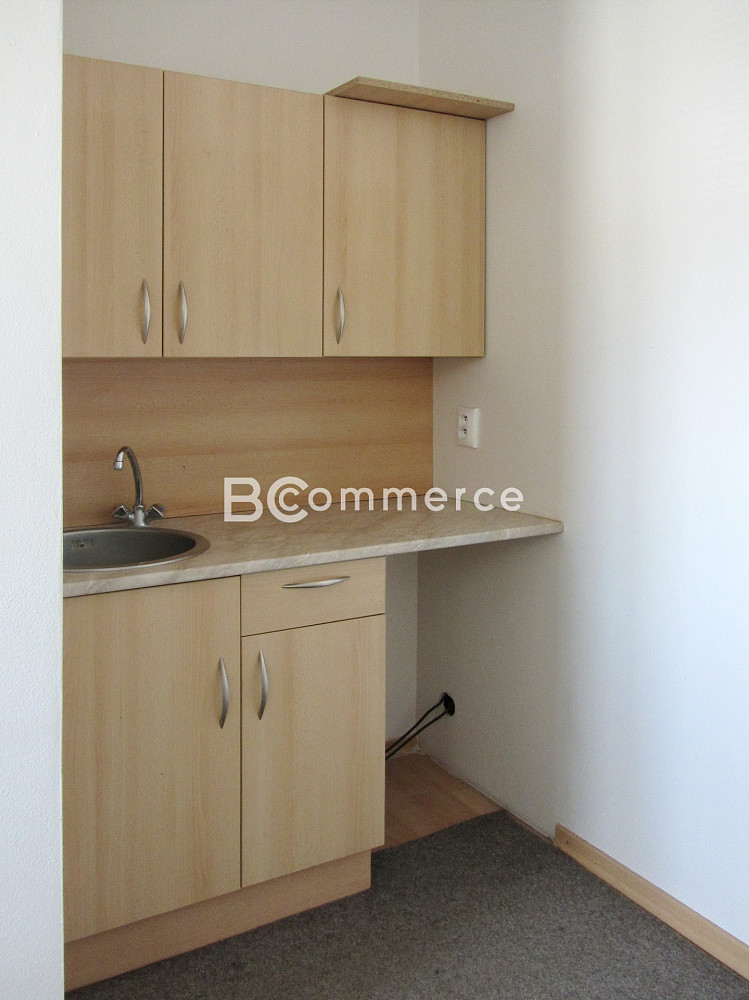 Pronájem kanceláře 30 m² – fotografie 3