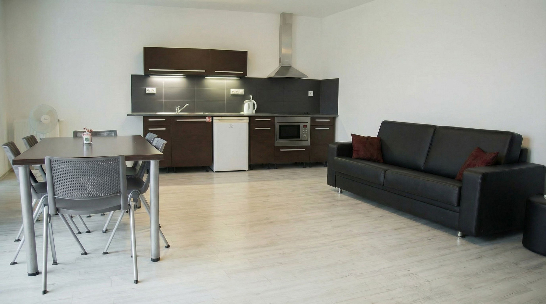 Pronájem bytu 2+kk 100 m² – fotografie 2