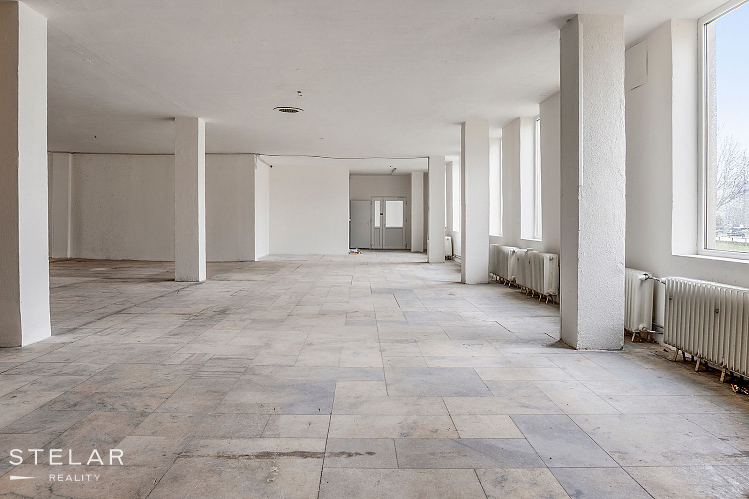 Pronájem obchodních prostor 691 m² – fotografie 2